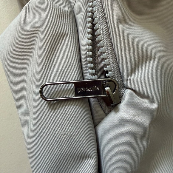 Pacsafe Anti Theft backpack main image 5